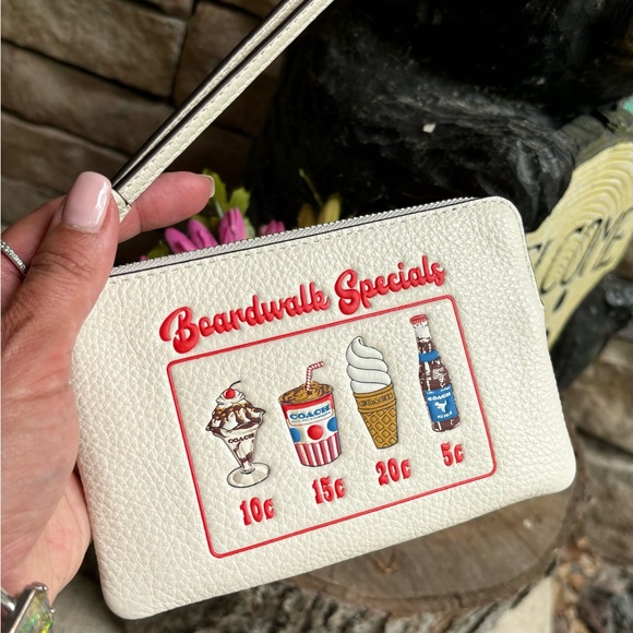 Authentic COACH pebbled leather zip top wristlet - Picture 2 of 11